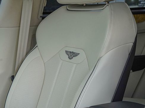 Certified 2023 Bentley Bentayga AWD/4WD image 22