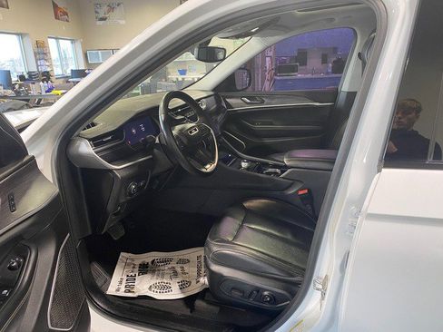 Used 2022 Jeep Grand Cherokee Limited image 10