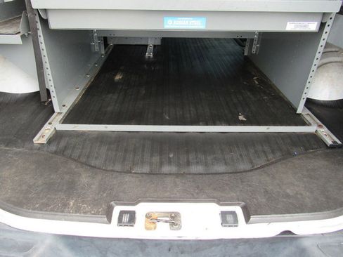 Used 2017 Chevrolet Express 2500 RWD image 21