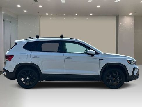 Used 2023 Volkswagen Taos SE w/ Black Wheel Package AWD/4WD image 5