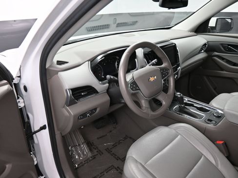 Used 2018 Chevrolet Traverse Premier FWD image 12