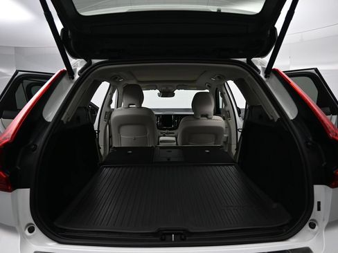 Used 2024 Volvo XC60 B5 Core w/ Protection Package Premier AWD/4WD image 16
