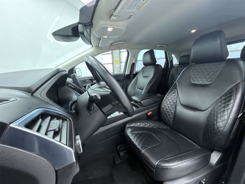 Used 2024 Ford Edge Titanium image 10