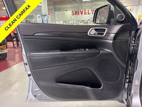 Used 2020 Jeep Grand Cherokee Altitude AWD/4WD image 12