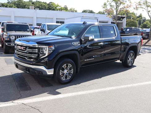 Used 2025 GMC Sierra 1500 SLT AWD/4WD image 5