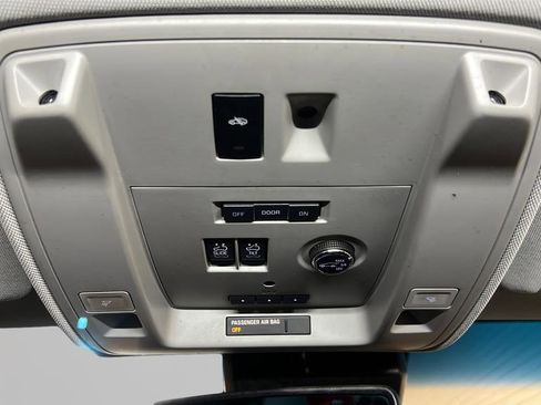 Used 2015 Cadillac Escalade Premium image 18