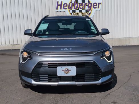 Used 2023 Kia Niro EX image 2