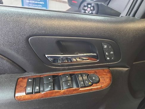 Used 2012 Chevrolet Suburban LTZ image 25
