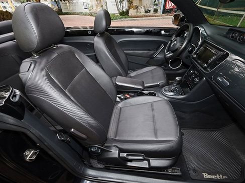 Used 2013 Volkswagen Beetle 2.0T image 6