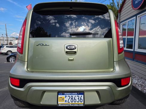 Used 2013 Kia Soul ! w/ Premium Pkg image 3