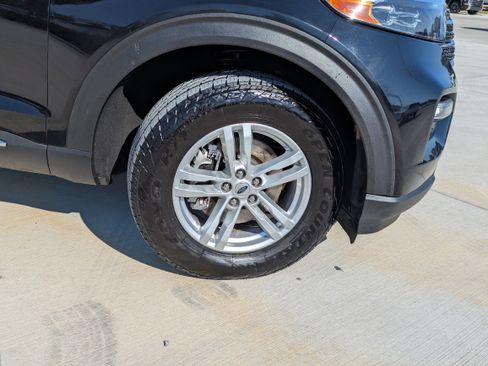 Used 2023 Ford Explorer XLT w/ Equipment Group 202A image 9