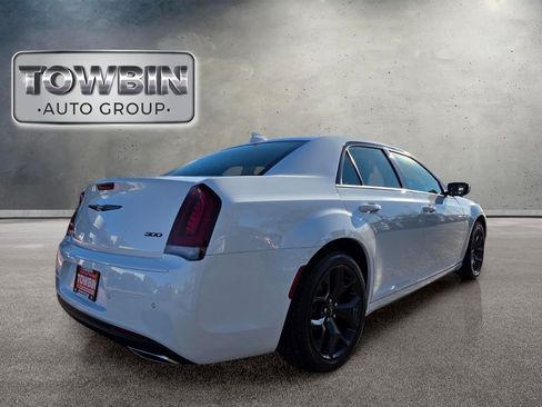 Used 2023 Chrysler 300 Touring w/ Safetytec Plus Group RWD image 4