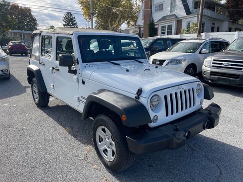 Used 2018 Jeep Wrangler Unlimited Sport w/ Connectivity Group AWD/4WD image 8