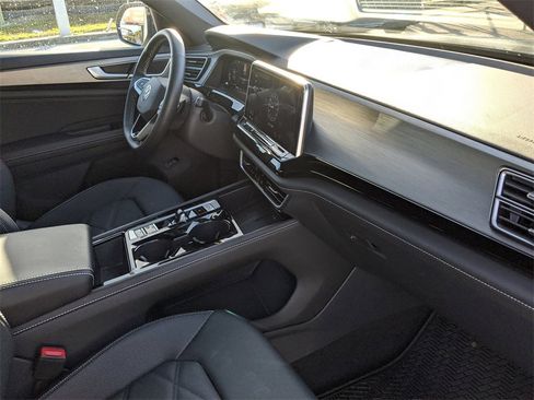 Certified 2025 Volkswagen Atlas Cross Sport SE image 7