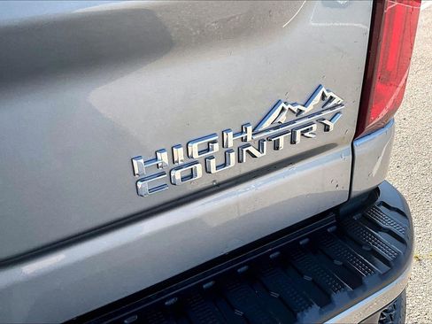 Used 2024 Chevrolet Silverado 2500 High Country w/ High Country Premium Package AWD/4WD image 6
