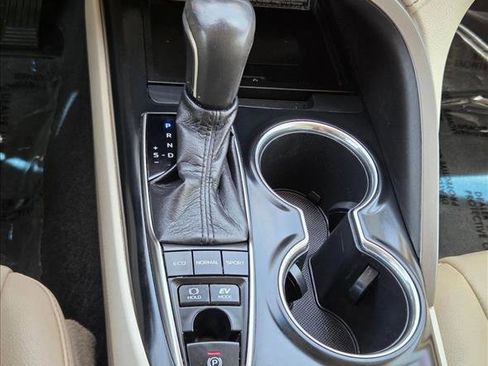 Used 2019 Toyota Camry XLE FWD image 13