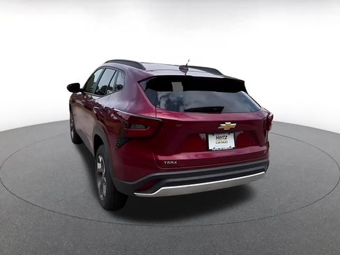 Used 2025 Chevrolet Trax LT FWD image 10