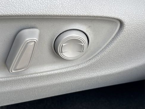 Used 2023 Toyota Highlander XLE image 24