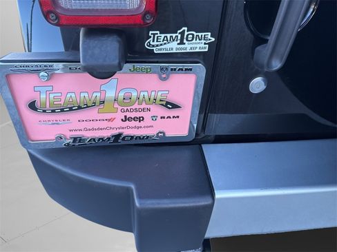 Used 2015 Jeep Wrangler Unlimited Sahara w/ Dual Top Group image 33