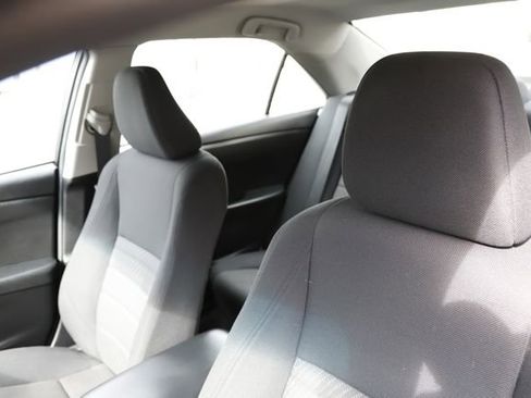 Used 2016 Toyota Camry LE image 12