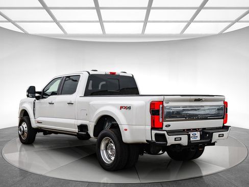 Used 2024 Ford F450 Platinum w/ FX4 Off-Road Package image 2