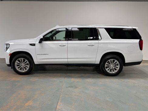 Used 2024 GMC Yukon XL SLE AWD/4WD image 2