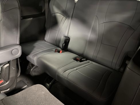 Used 2023 Buick Enclave Essence image 11