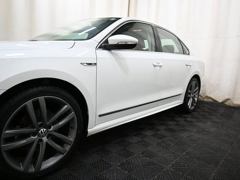 Used 2017 Volkswagen Passat 1.8T R-Line image 7