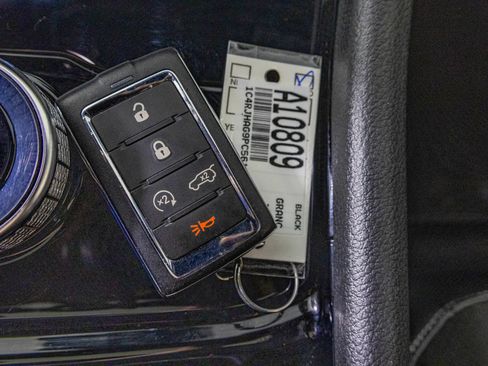 Used 2023 Jeep Grand Cherokee Altitude AWD/4WD image 30