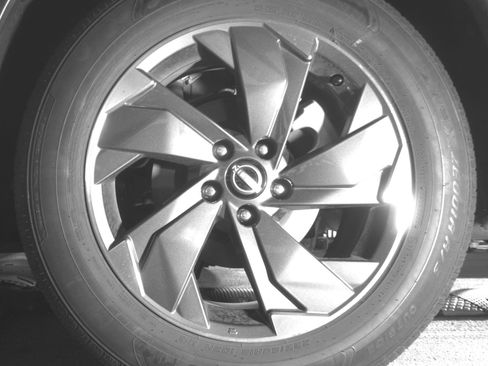 Used 2025 Nissan Rogue SV FWD image 14