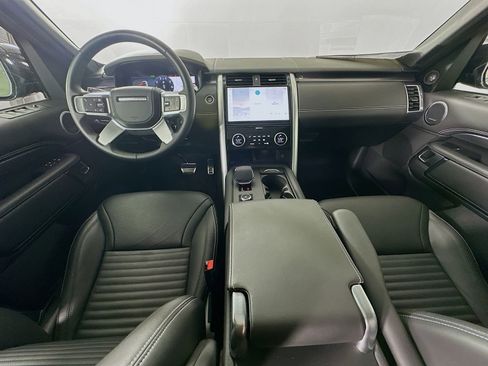 Used 2025 Land Rover Discovery Metropolitan Edition AWD/4WD image 13