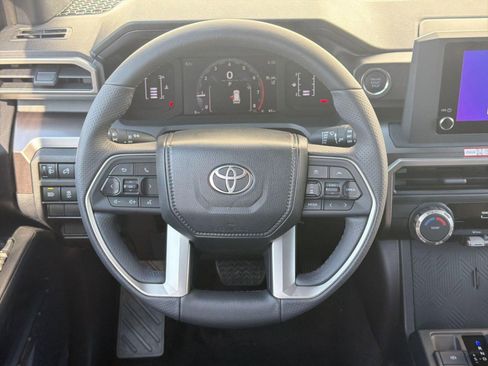 New 2026 Toyota 4Runner SR5 AWD/4WD image 17
