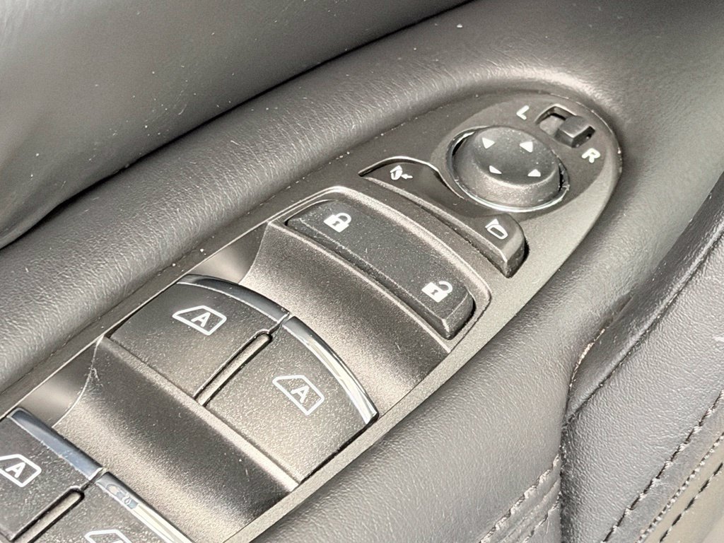 Used 2022 Nissan Armada SL w/ Captain's Chairs Package AWD/4WD image 13