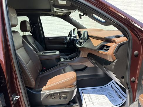 Used 2022 Chevrolet Suburban High Country AWD/4WD image 14