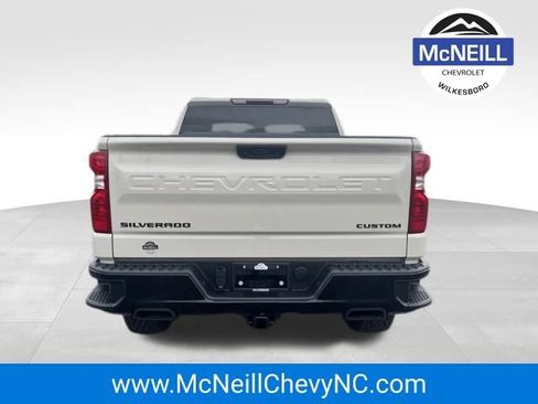 New 2026 Chevrolet Silverado 1500 Custom Trail Boss w/ Dark Appearance Package image 7