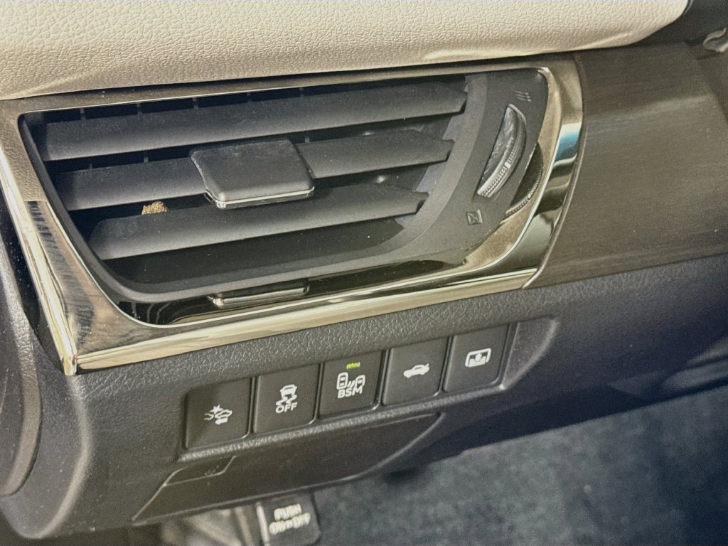 Used 2018 Toyota Avalon Limited FWD image 10
