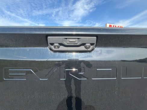 Used 2021 Chevrolet Silverado 2500 Custom w/ Custom Value Package AWD/4WD image 14