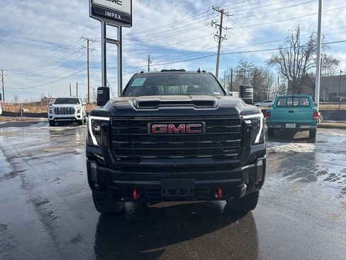 Used 2024 GMC Sierra 2500 AT4X AWD/4WD image 8