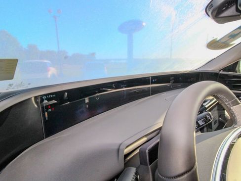 Used 2025 Lincoln Nautilus Reserve AWD/4WD image 21