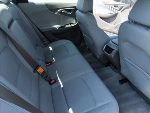 Used 2017 Chevrolet Malibu Premier w/ Driver Confidence Package FWD image 22