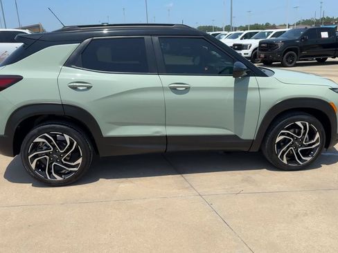 Used 2024 Chevrolet TrailBlazer RS w/ Driver Confidence Package FWD image 2