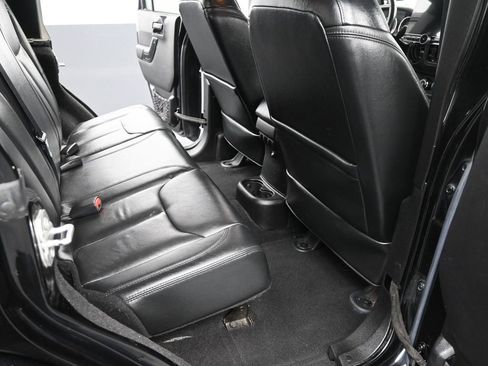 Used 2015 Jeep Wrangler Unlimited Sahara image 16