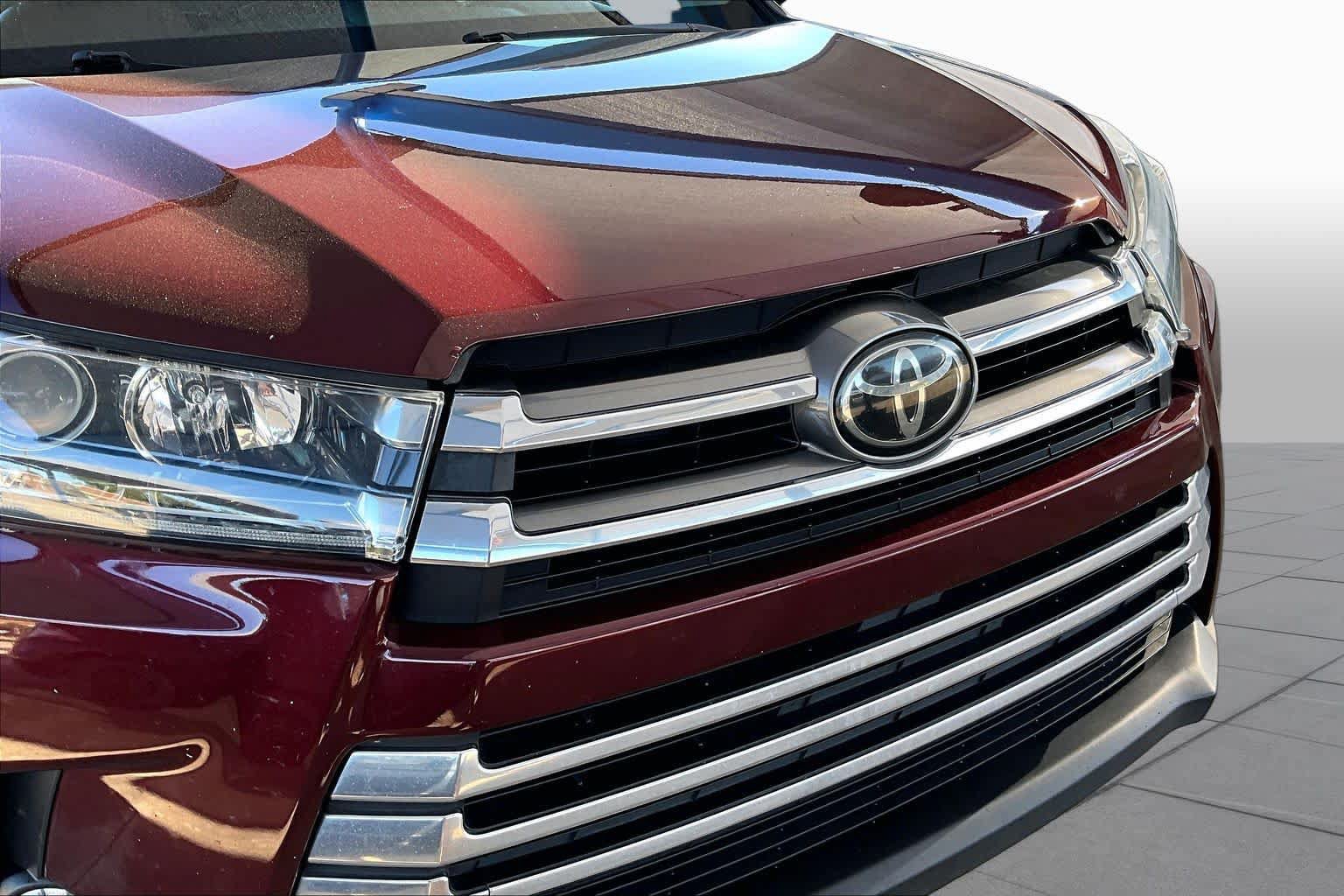 Used 2017 Toyota Highlander Limited FWD image 30