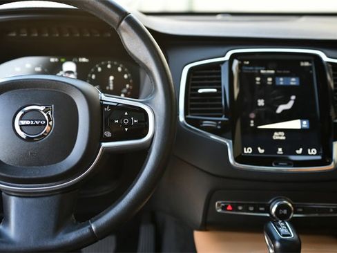 Used 2021 Volvo XC90 T6 Inscription w/ Protection Package Premier image 11