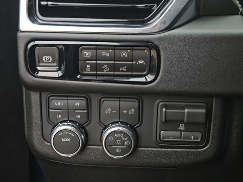 New 2026 GMC Yukon XL Elevation w/ Elevation Premium Package image 12