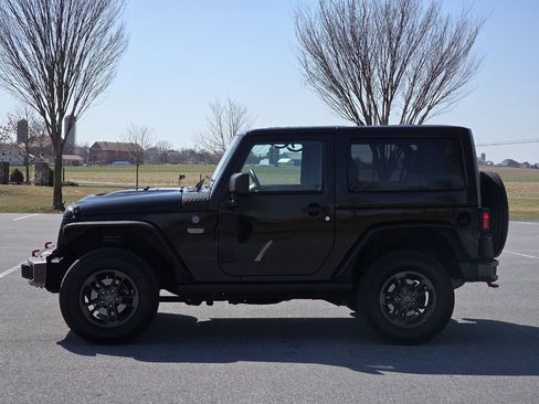 Used 2016 Jeep Wrangler Sahara image 5