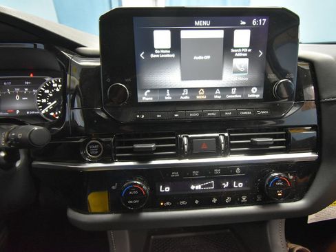 Used 2024 Nissan Pathfinder SL image 13