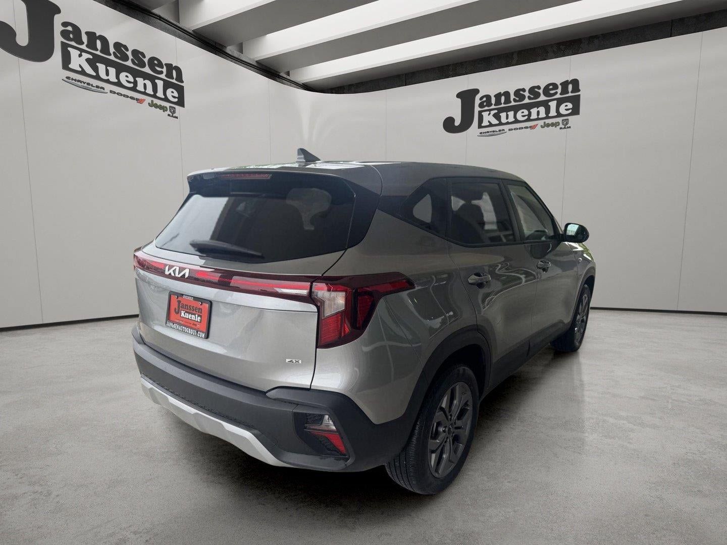 Used 2026 Kia Seltos LX AWD/4WD image 3