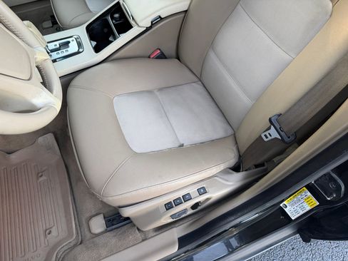 Used 2010 Volvo V70 image 9