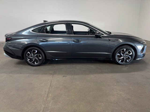 Used 2024 Hyundai Sonata SEL FWD image 2